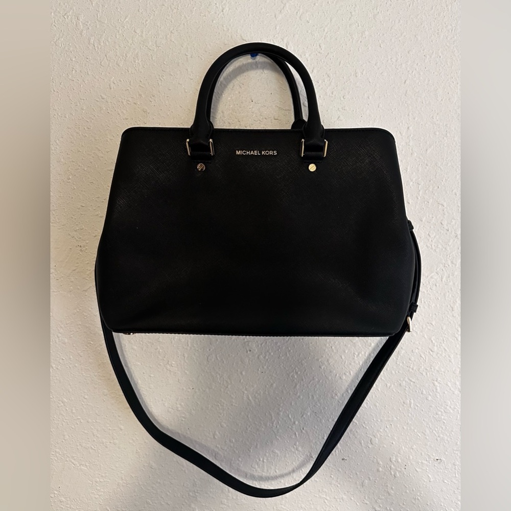 Michael Kors Selma Medium Top zip Satchel